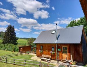 Ferienh�tte Hiasl am See - Zirbitzkogel Huette am See mieten